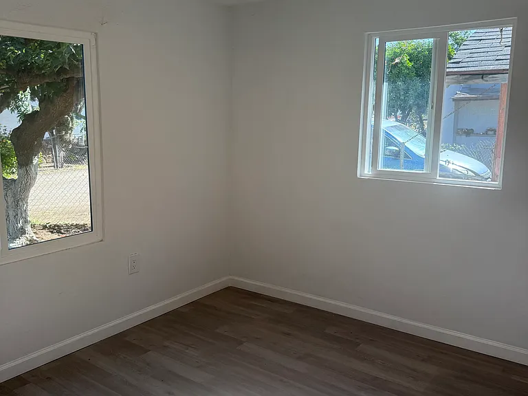 1227 Ogden St — Photo 4