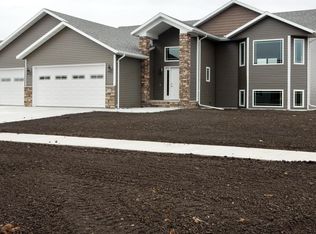 5700 Orchid Cir, Grand Forks, ND 58201