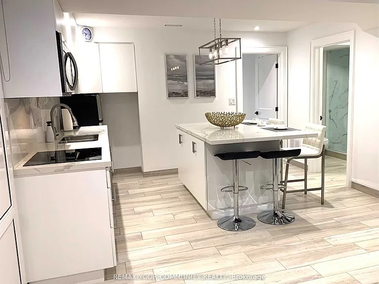 7 Van Dusen Blvd — Photo 4