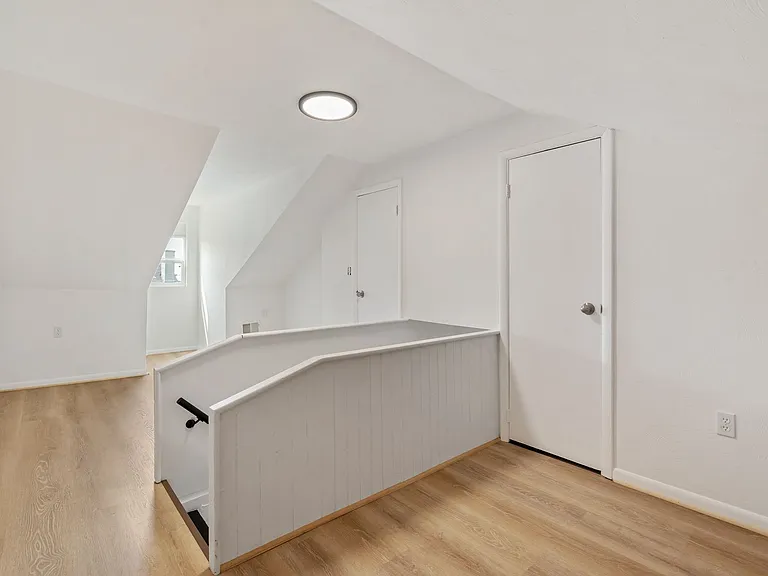 321 Taylor St — Photo 18
