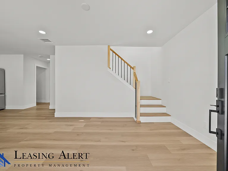 16446 Lassen St — Photo 2