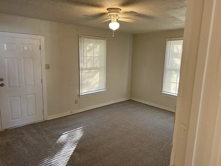 5520 Greenlee St — Photo 4