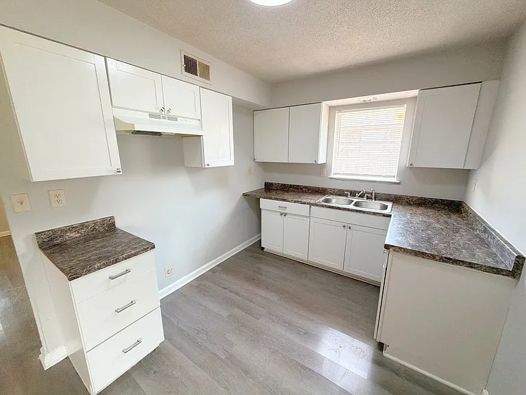 4767 Bradford Dr — Photo 7