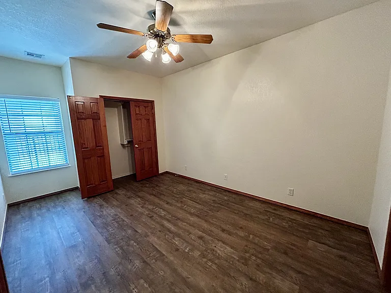 4424 NW 32nd Pl — Photo 8