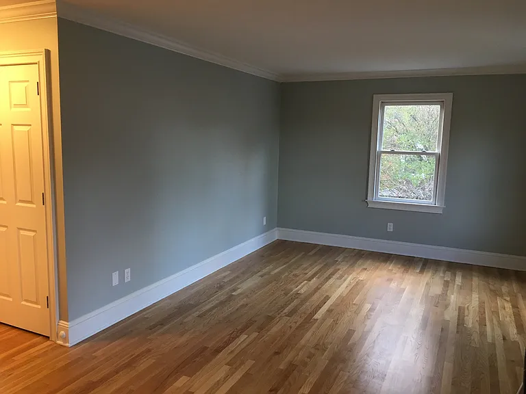 209 Hunyadi Ave — Photo 15