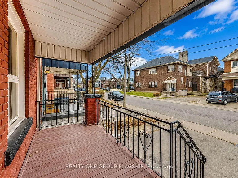 16 Huntley St — Photo 4
