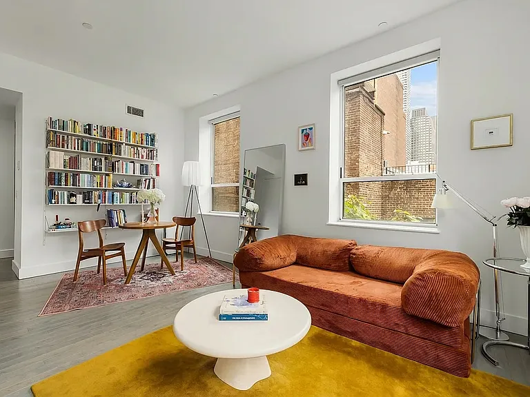 416 W 52nd St #526 — Photo 4