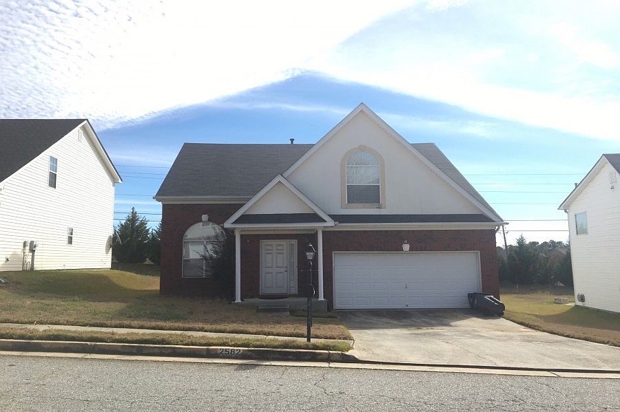 1st image of 2582 Pierce Cir