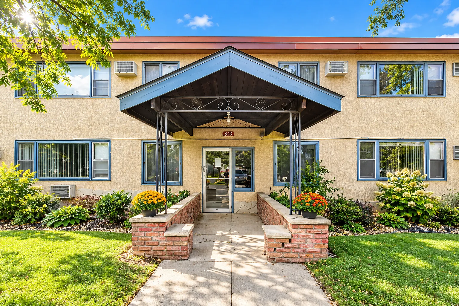 1 bed, $949 — Photo 1