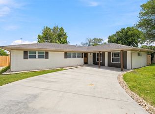 108 E San Benito Dr, Robinson, TX 76706