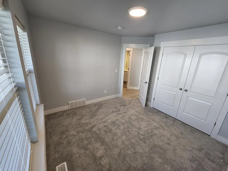 439 E Hill View Dr — Photo 17