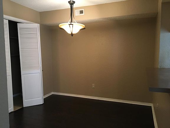 Dining room, laundry off dining