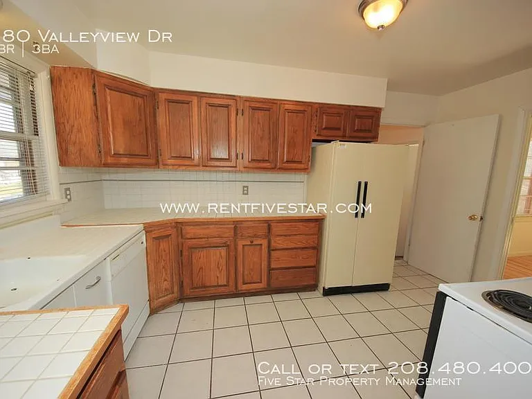 180 Valleyview Dr — Photo 6