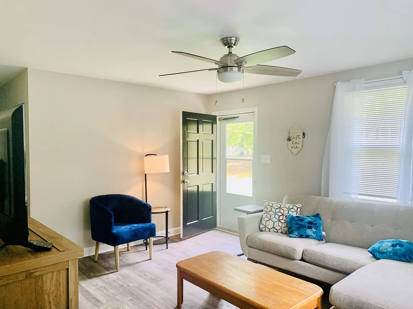 3BD/1BR Home near Duke-Raleigh Hospital — Photo 2