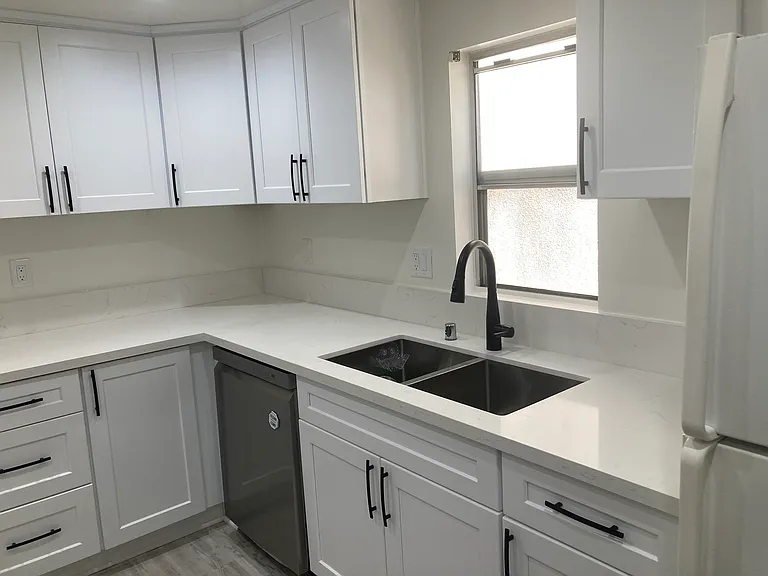 1924 Pelham Ave #202 — Photo 14