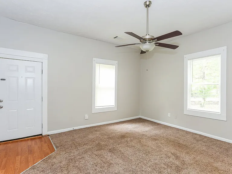 6129 Sorrell St NE — Photo 6