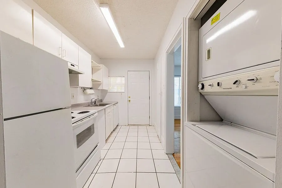 3002 W Sitios St, Unit B — Photo 4