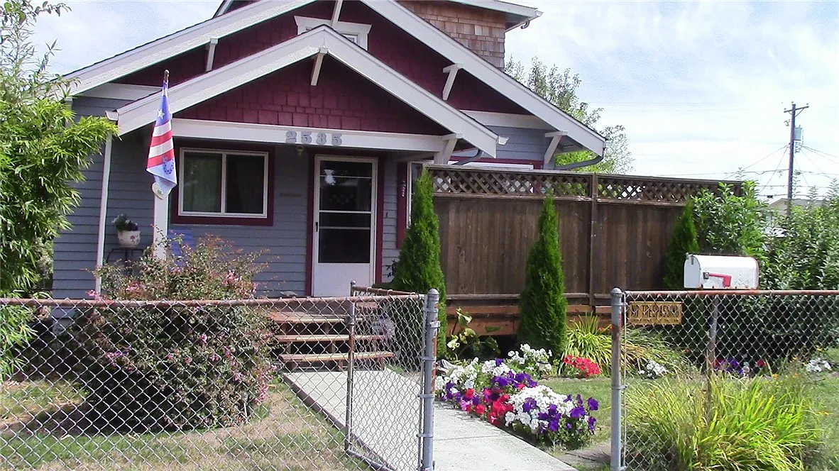 2535 Martin Luther King Jr Way photo 1