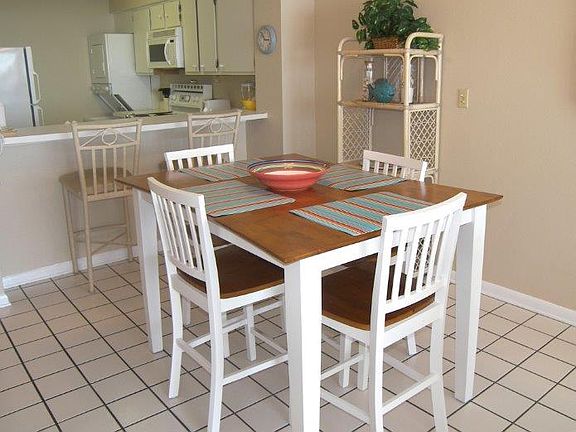 Dining area/breakfast bar