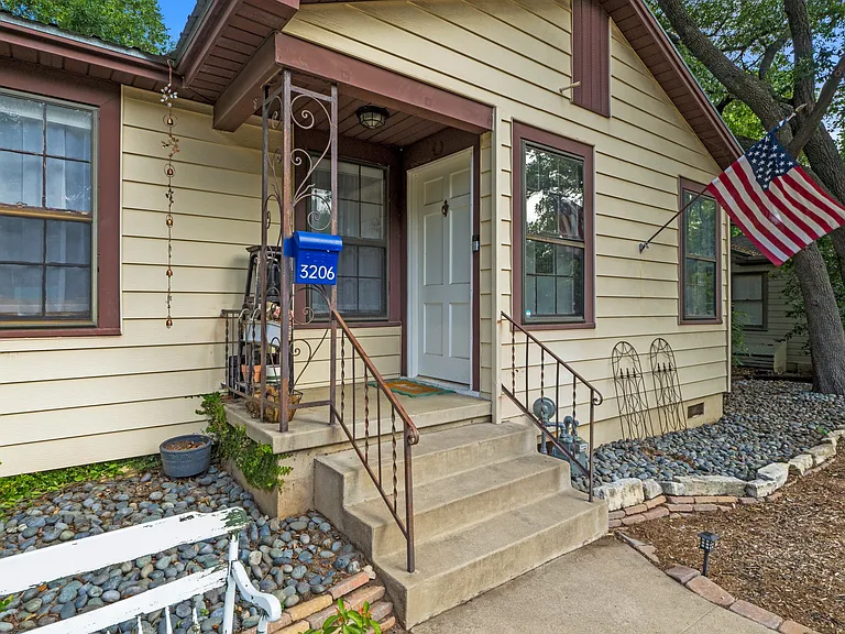 3206 Kerbey Ln — Photo 4