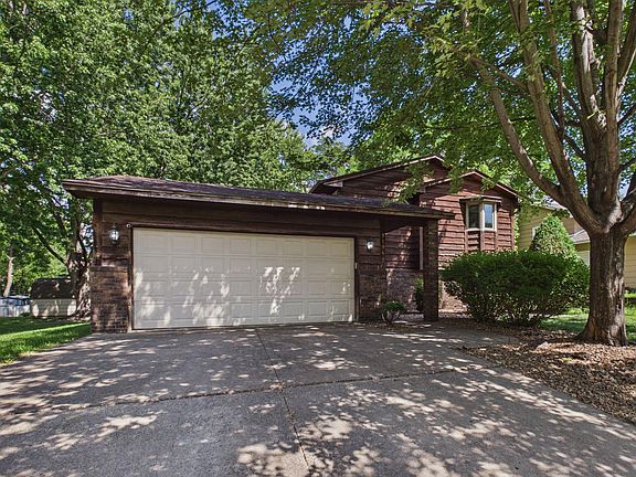 2nd image of 9194 Goldenrod Ln N