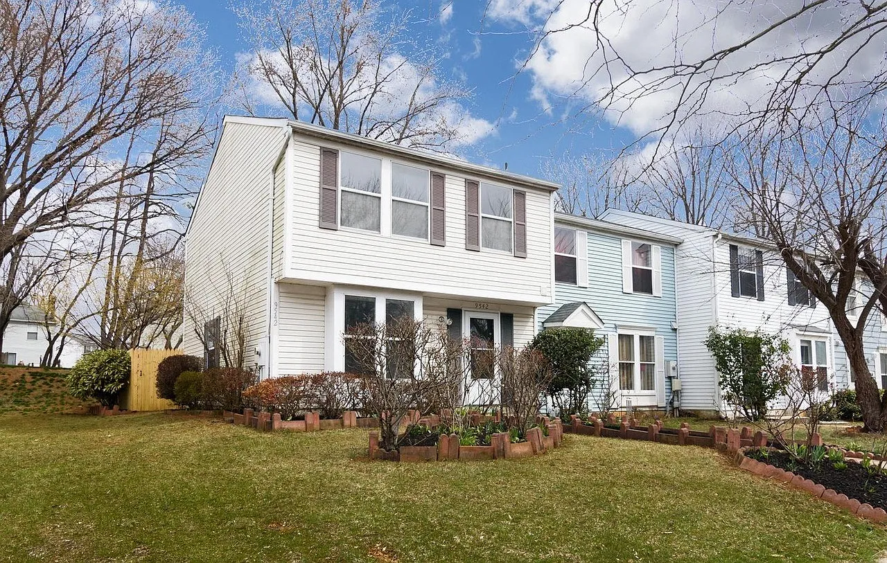 2 bed, 1.5 bath, 1160 sqft, $2,295 — Photo 1