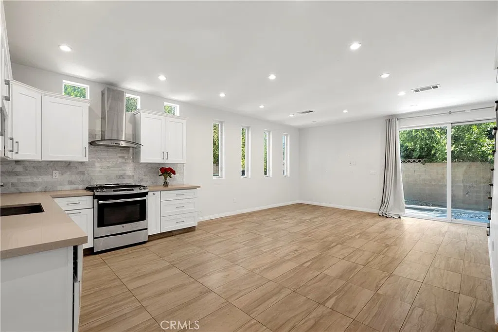 3 bed, 2948 sqft, $4,000 — Photo 2