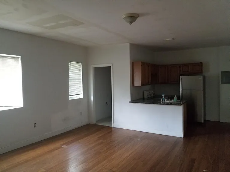 345 NW 34th St #8 — Photo 3