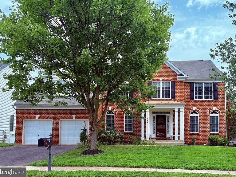 564 Woodruff Ln — Photo 1