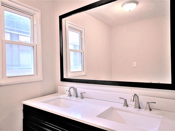 4th image of 4078 N Central Ave #1/2
