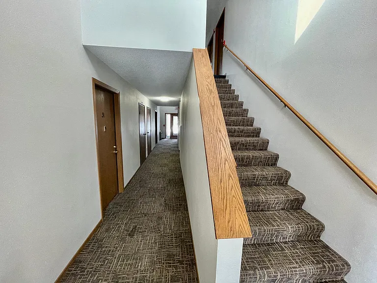 321 W Bert St — Photo 9