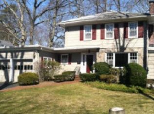 484 Potter Blvd, Brightwaters, NY 11718
