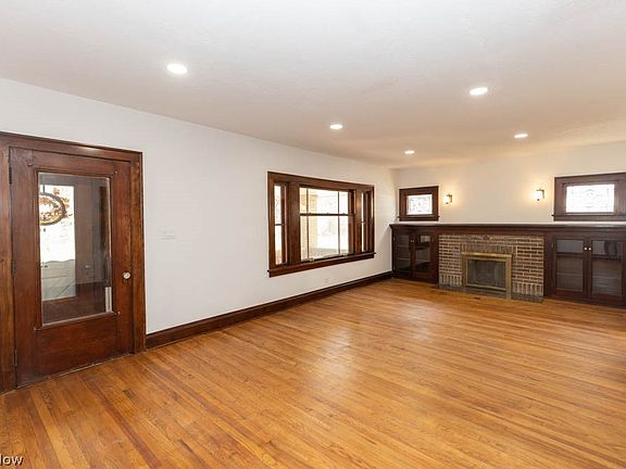 5th image of 3115 Essex Rd