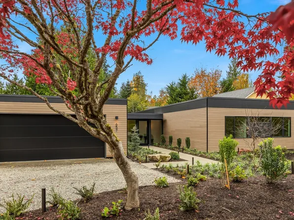 657 Park Avenue NE, Bainbridge Island, WA 98110