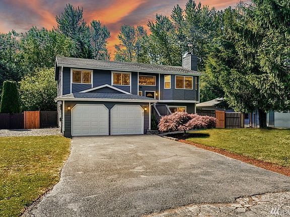 Gorgeous Remodeled home on HUGE Lot!