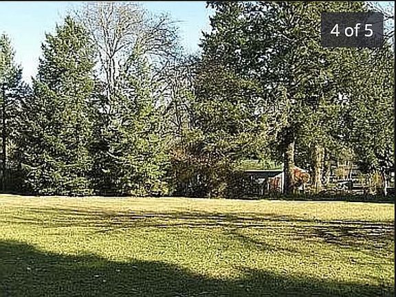 4th image of Peckerwood Ln