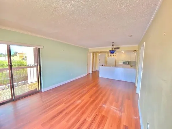 995 SW 84th Ave APT 313, Miami, FL 33144