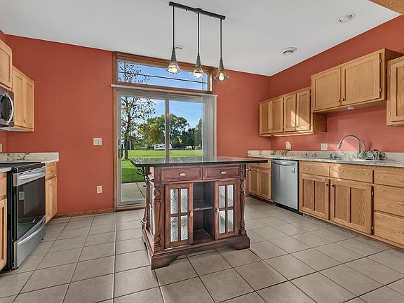 5th image of 521 1st St SE