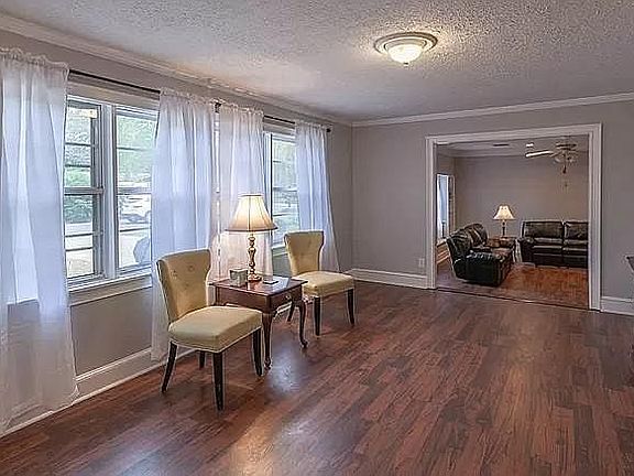 3rd image of 709 Marion Dr