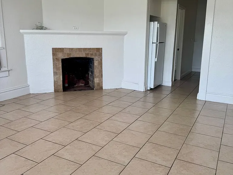 642 N Thorne Ave — Photo 5
