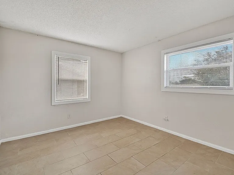 1618 W 26th Ct — Photo 13
