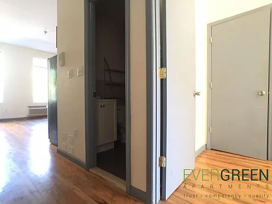 Rented by Evergreen Apartments BK | media 19