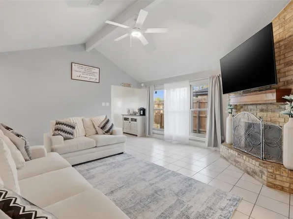 5919 Ollia Cir, Pasadena, TX 77505