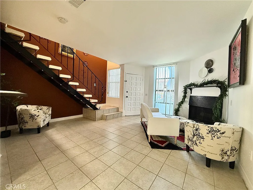 3 bed, 1152 sqft, $1,100 — Photo 4