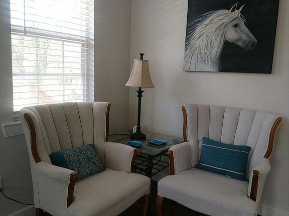 4th image of 513 E 6th St #201