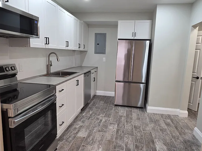 793 Broadview Ave #1 — Photo 8