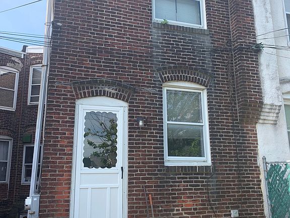 4th image of 1031 E Tioga St