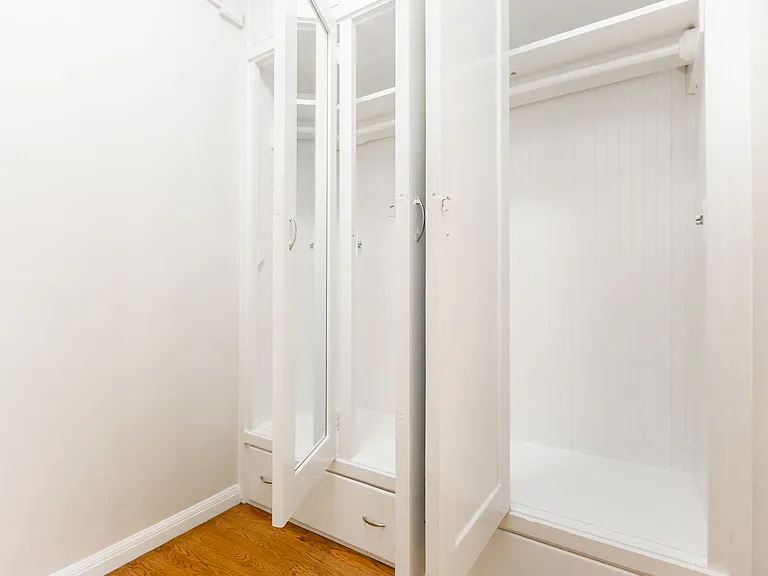 2275 Broadway — Photo 14