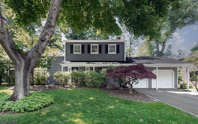 1st image of 10 Trombley Dr