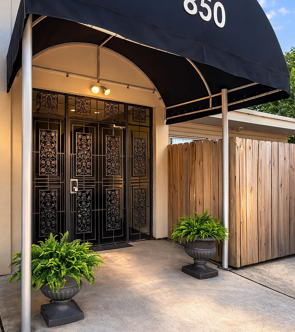 850 Martin Behrman — Photo 1